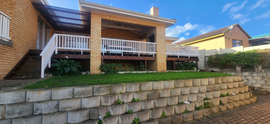 6 Bedroom Property for Sale in Dana Bay Western Cape